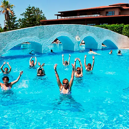 Club Grand فندق 5*