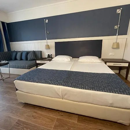 Club Grand 5* Side
